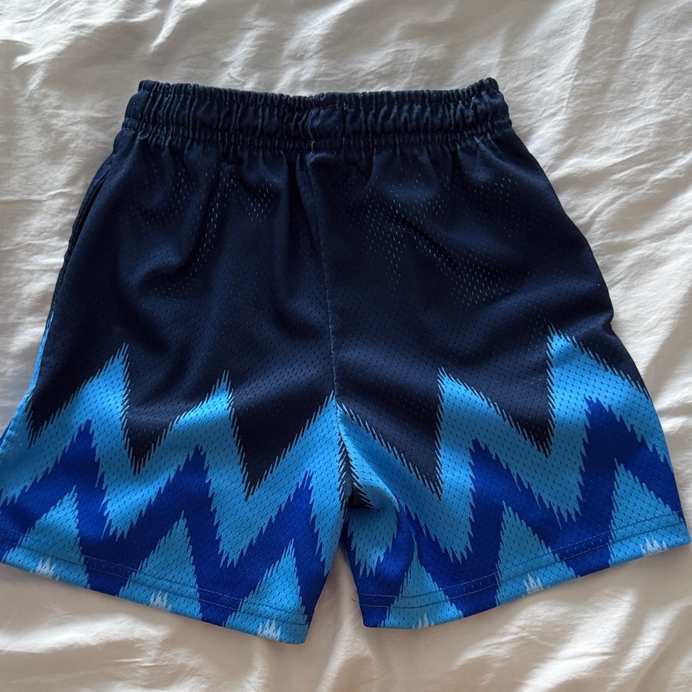Bucketsquad Blue Zigzag Patterned Shorts - Picture 2 of 2
